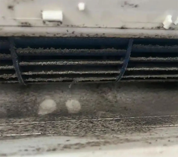 楚雄空调吹的风有股烧焦味是怎么回事